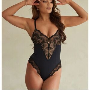 Pinsy Sculpting Lace Shapewear Bodysuit in Black Size 2X / Néw No Tags